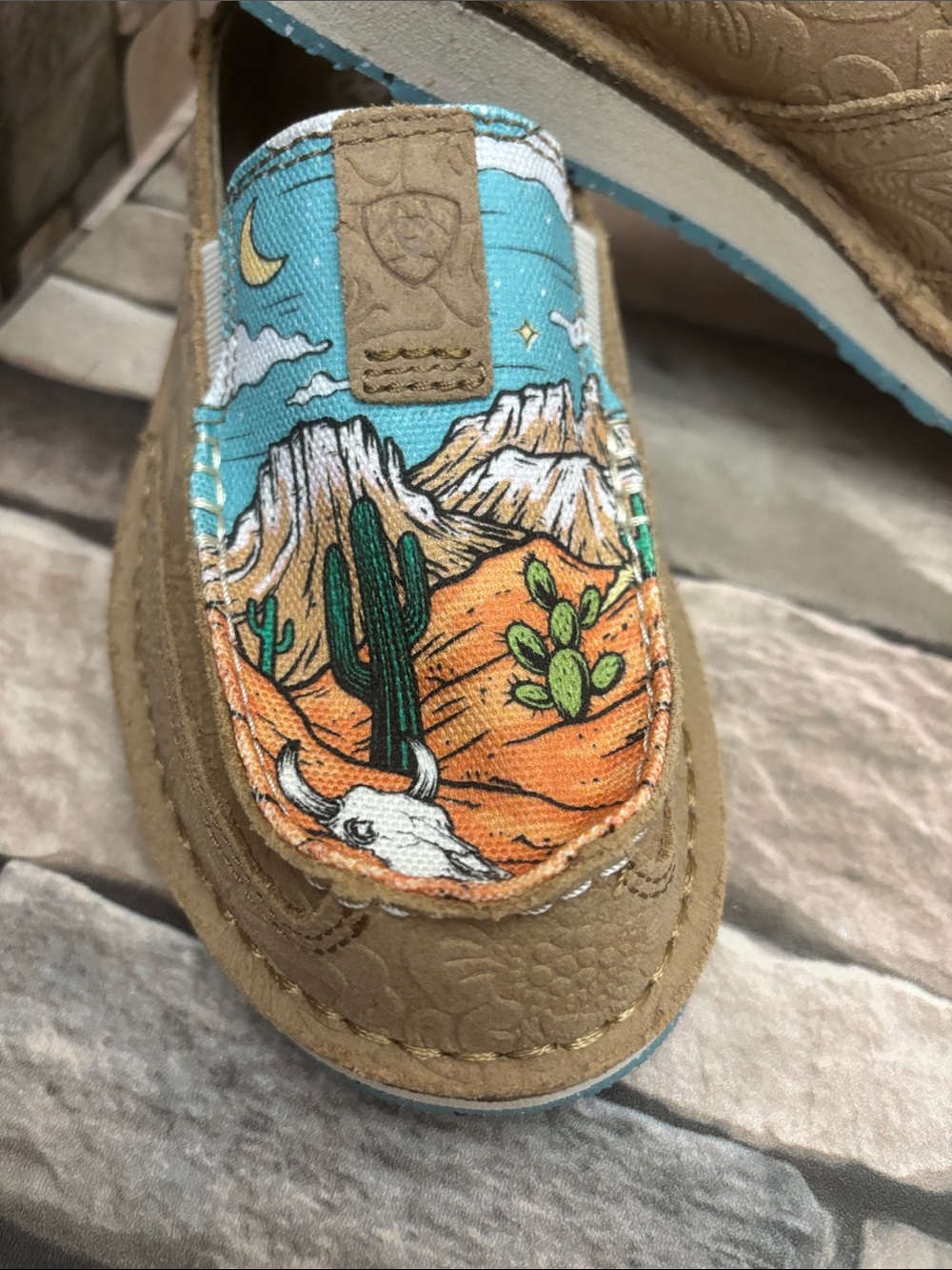 New Ariat Women's Cruiser shoes in the "Arizona Skies" print size 7.5B - Picture 4 of 14